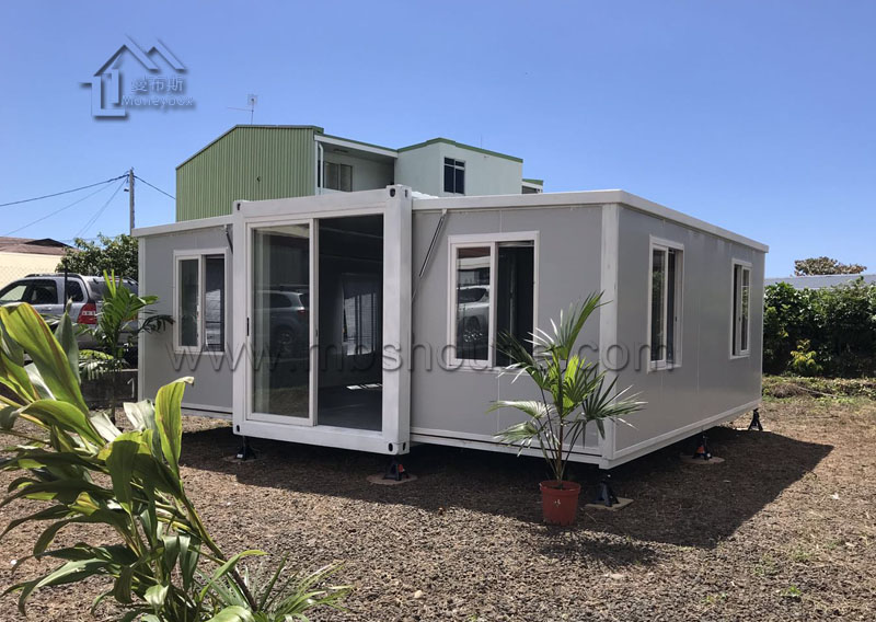 Expandable Container House for Holiday in French Polynesia