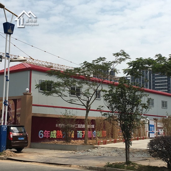 China Factory Modular Prefabricated T Style House on Construction Site
